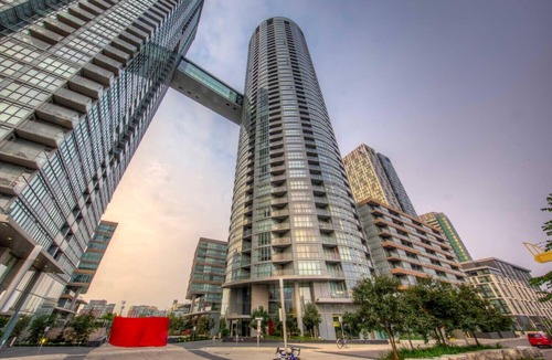 CityPlace Condo | FIFA unobstructive view CN TOWER lakeshore 1+1(den) 2b1b condo with parking