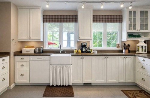 Bluewater Cottage | First on Elmslie Oasis, Lakefront