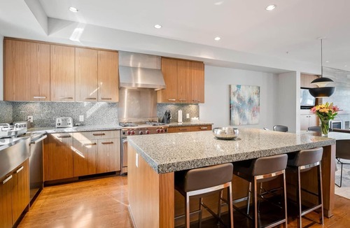 Whistler Ski Chalet | Fitzsimmons Walk 39 | Walk to village, hot tub, modern, flexible bedding