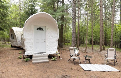 Durham Region House | Foam Dome Home - ome shaped space designed by Geordie and William Lishman.