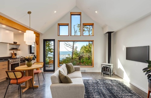Ucluelet House | Fogged Inn Cabin