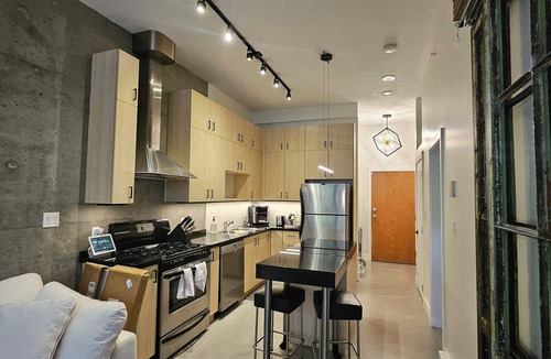 Mount Pleasant Apartment | Foodie Heaven - Gourmet Kitchen In the Middle of Vancouvers Michelin Mile