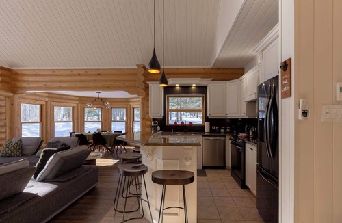 Fiddler Lake Resort Ski Chalet | Forest Chalet: Hot Tub, Sauna & Fire Pit, Trails