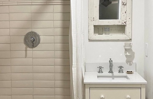 Fort Langley House | Fort Langley| Cottage Suite