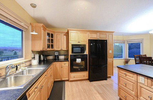 Langley House | Fort Wine Burrow: Entire Private Estate Home