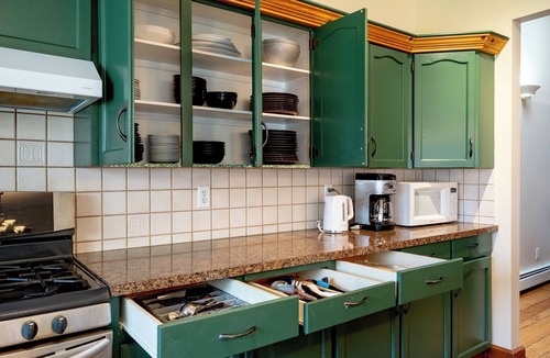 Langley House | Fort Wine Manor: 10 Guest Rental Home