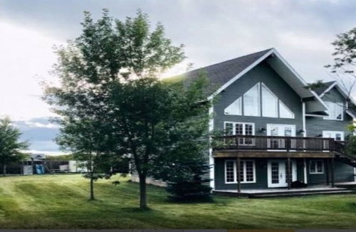 Deer Lake House | Fortnight Chalet Vacation Rentals in Deer Lake