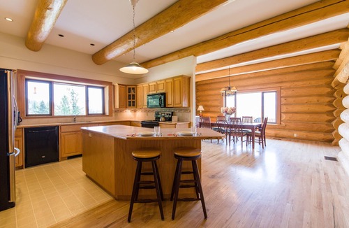 Rock Creek Cabin | Fossen's Guest Lodge - 5000 sq. ft majestic custom log home! Breathtaking view!