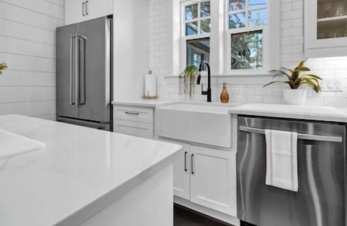 Bracebridge House | Fraserburg Farmhouse w/Hot Tub & Oasis Backyard
