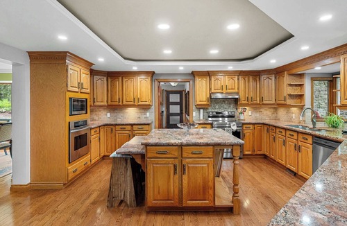 Calgary House | Freele Escape | Hot Tub | Nature Lovers Dream!