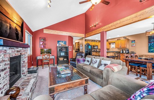 Big White Ski Resort Apartment | Fresh Tracks Retreat Ski In Out Mtn View Hot Tub