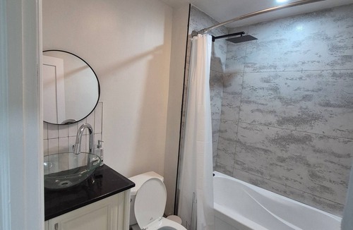 Trenton House | Freshly Renovated 2 bedroom house with big patio and backyard
