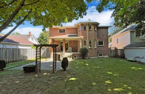 West Hill House | Freshly renovated studio room in Scarborough