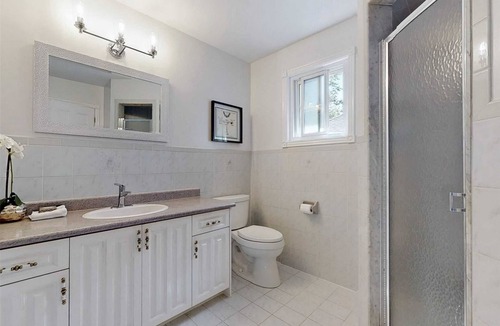 West Hill House | Freshly renovated studio room in Scarborough