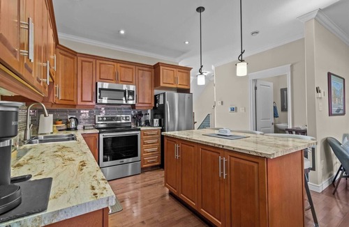 St. John's House | Freshwater Joys | 4BR Jellybean Home Near Downtown