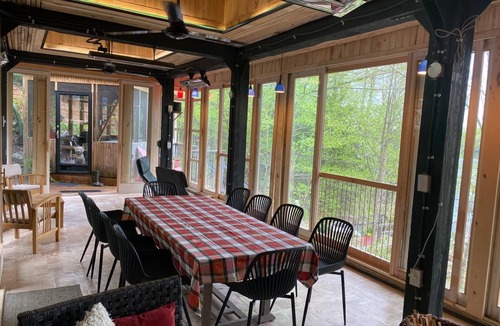 Val-des-Monts House | Friendly Fires: The Perfect Lakeside Getaway