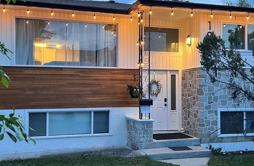 South Central Apartment | Full 2 bedroom Suite near Hospital, Downtown & Lake. Kelowna's Natures Oasis