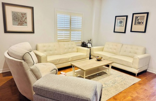 Churchill Meadows House | Full house 6 bedrms, 7 beds, 3 bath Airport