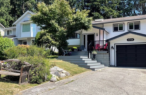 Deep Cove House | Full House steps from Mount Seymour Provincial Park and minutes to Deep Cove
