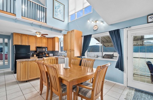 Celista House | Full Lake Front Cabin on the Shuswap! Sleeps 13