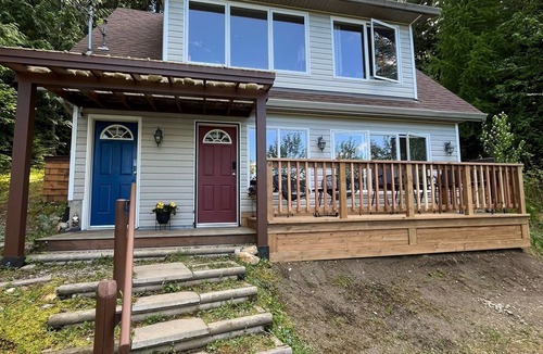 Balfour House | Full Suite, Lake View, NEW DECK 2026, Forest Retreat, Full Kitchen, Laundry