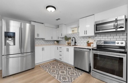 Walkerville House | Fully Furnished 2 bedroom basement in Windsor