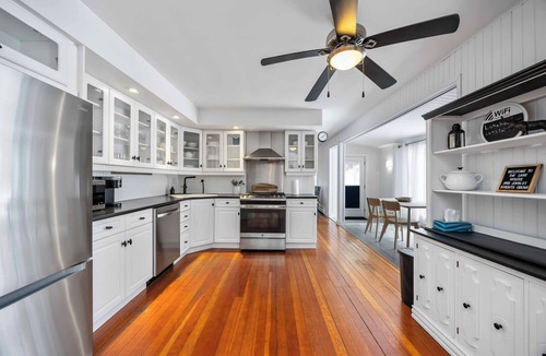 Brights Grove House | Fully Furnished Lakeside Getaway in Beautiful Bright's Grove!