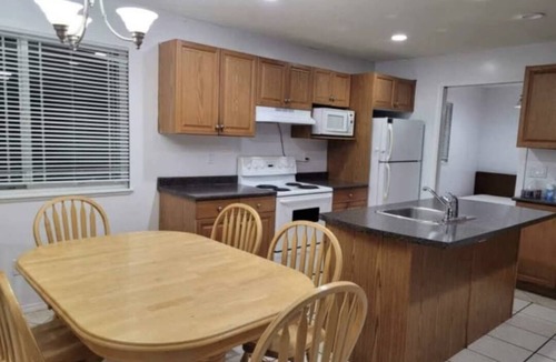 Maple Ridge House | FULLY FURNISHED – PERFECT FOR SHORT-TERM OR LONG-TERM RENTALS From Jan 1, 2026
