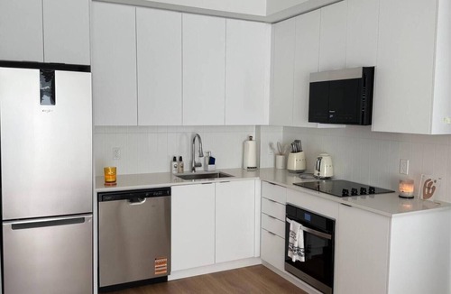 Vaughan Condo | Fully Furnished Stylish Vaughan Condo near/Steps to VaughanMills