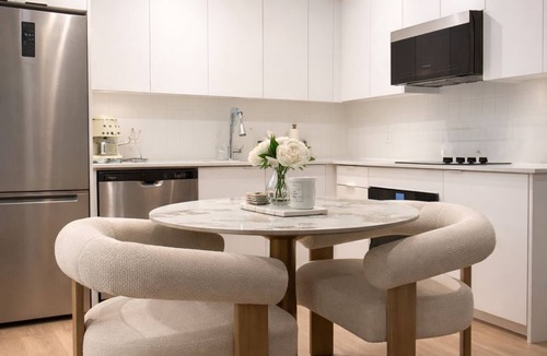 Vaughan Condo | Fully Furnished Stylish Vaughan Condo near/Steps to VaughanMills
