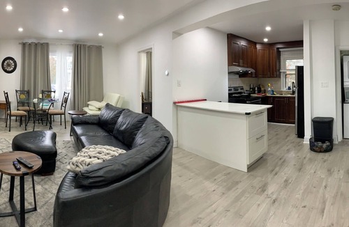 Etobicoke House | Fully privet Villa, FIFA ready Walk to Subway 13 min Airport