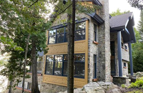 Sainte-Marguerite-du-Lac-Masson Bed & Breakfast | Gîte et Atelier de L'Artiste Peintre Paysagiste Canadien Gordon Harrison