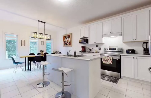 Collingwood House | Game Room Getaway + Cozy Retreat Near Blue Mtn Ski Resort, Golf & Spa FREE Park