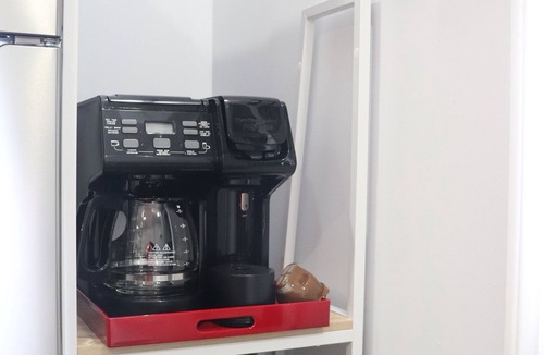 Mount Pleasant Apartment | Garden 2 Bedroom Apartment - Free Parking/Wifi/Laundry/Workstation