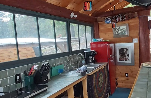 Sunshine Coast House | Garden Bay Cliff Dwellings - Glamping Experience BC Reg#H317690795