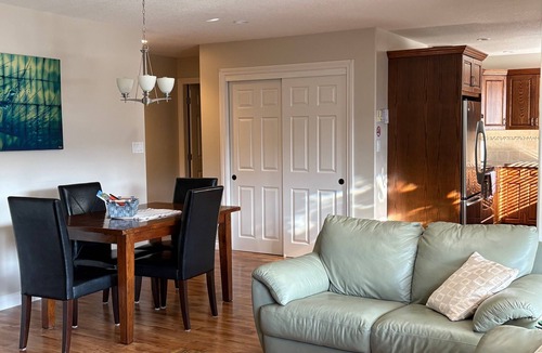 Okanagan-Similkameen House | Garden level suite in sunny Osoyoos. Minutes from beaches, parks and golf!
