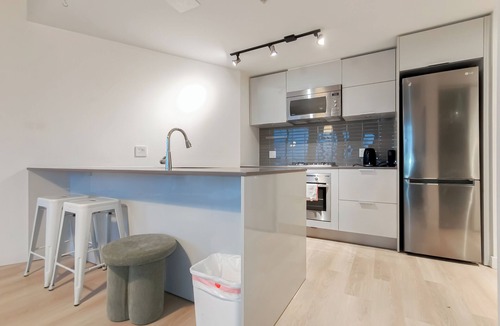 Gastown Apartment | Gastown Unbeatable View 1 Bedroom High Rise Apartment Rooftop View of Downtown