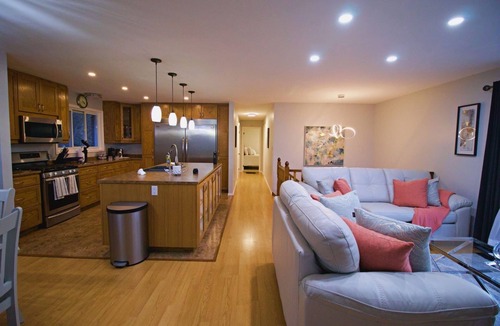 Quinte West House | Getaway from the hustle and bustle from the city to relaxing serenity.