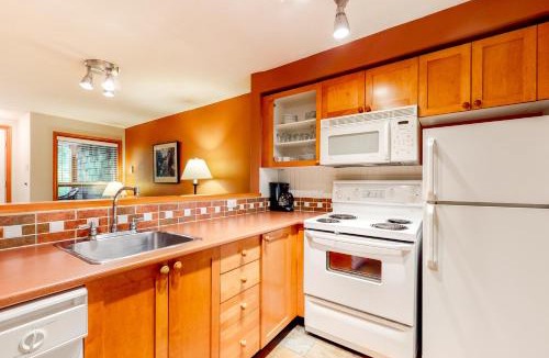 Village North Apartment | Glacier's Reach 115
