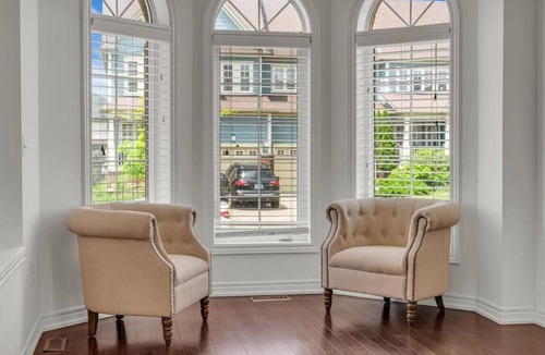 Thorold House | Glamorous Mansion by Falls | Charcoal BBQ