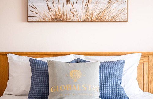Sharon Apartment | GLOBALSTAY. Modern 3 Bedroom House in Newmarket