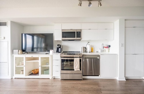 CityPlace Condo | GLOBALSTAY. Bird's eye view of the lake 1bd+den in Downtown