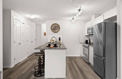 Cranston Apartment | GLOBALSTAY. New Apartments in Cranbrook Free street parking