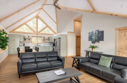 Valemount House | Golden Eagle Cabin Rental