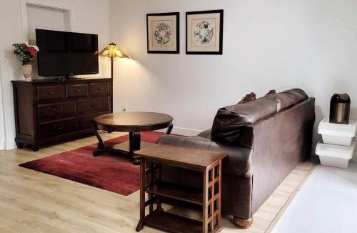 Maple Ridge Apartment | Gorgeous 2 Bedrooms Suite Private entrance with patio-Free Parking
