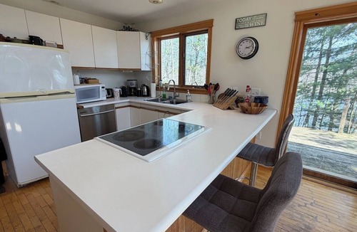 Tay Valley Cottage | Gorgeous 3-bedroom cottage in soothing Maberly perfect for relaxing getaway