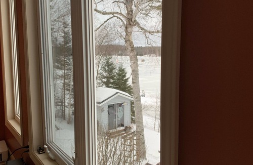 Golden Valley Cottage | GORGEOUS 4 Season WATERFRONT Cottage Family Getaway, Sleeps up to 14 w loft apt