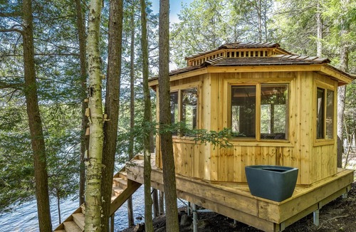 Port Carling Villa | Gorgeous 6bed 3bath cottage on Lake Muskoka! West Exposure! Beach! Hot Tub!
