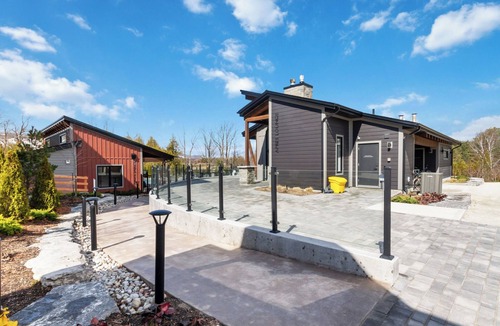 Glen Huron Condo | Gorgeous 2br condo in Blue Mountain w/pool - beside the Scandinavian Spa!
