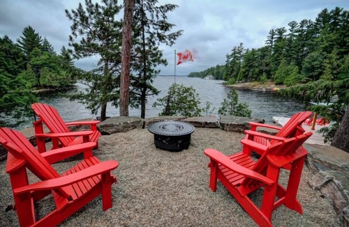 Bracebridge Cottage | Gorgeous New Build w/Main Cottage, Guest Cabin, Bunkies & Boathouse! Sunsets!